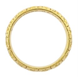 22ct gold ring, with engraved floral decoration, Birmingham 1971