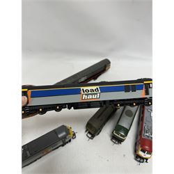 Eight Hornby '00' gauge locomotives, comprising Class 25 Bo-Bo locomotive no. D5200, Class 21 Bo-Bo locomotive no. 6130, Hymek Class Bo-Bo locomotive no. D7063, Class 21 Bo-Bo locomotive no. D6110, Class 90 no. 90037, Class 90 Frachtverbindungen DB no. 90029, Class 58 Railfreight no. 58001 and Class 60 Load Haul no. 60016, all unboxed