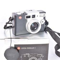 Leica Digilux 1, with OC Vario-Summicron 1:2.0-2.5/7-21 ASPH lens, serial no. 2805132, in original packaging, with software CD rom, charger and instruction booklet 