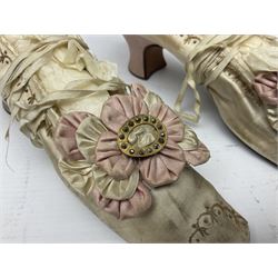 Pair of 19th century ivory silk satin ladies shoes, with rosette to the vamp, with pink silk satin heel, L23cm