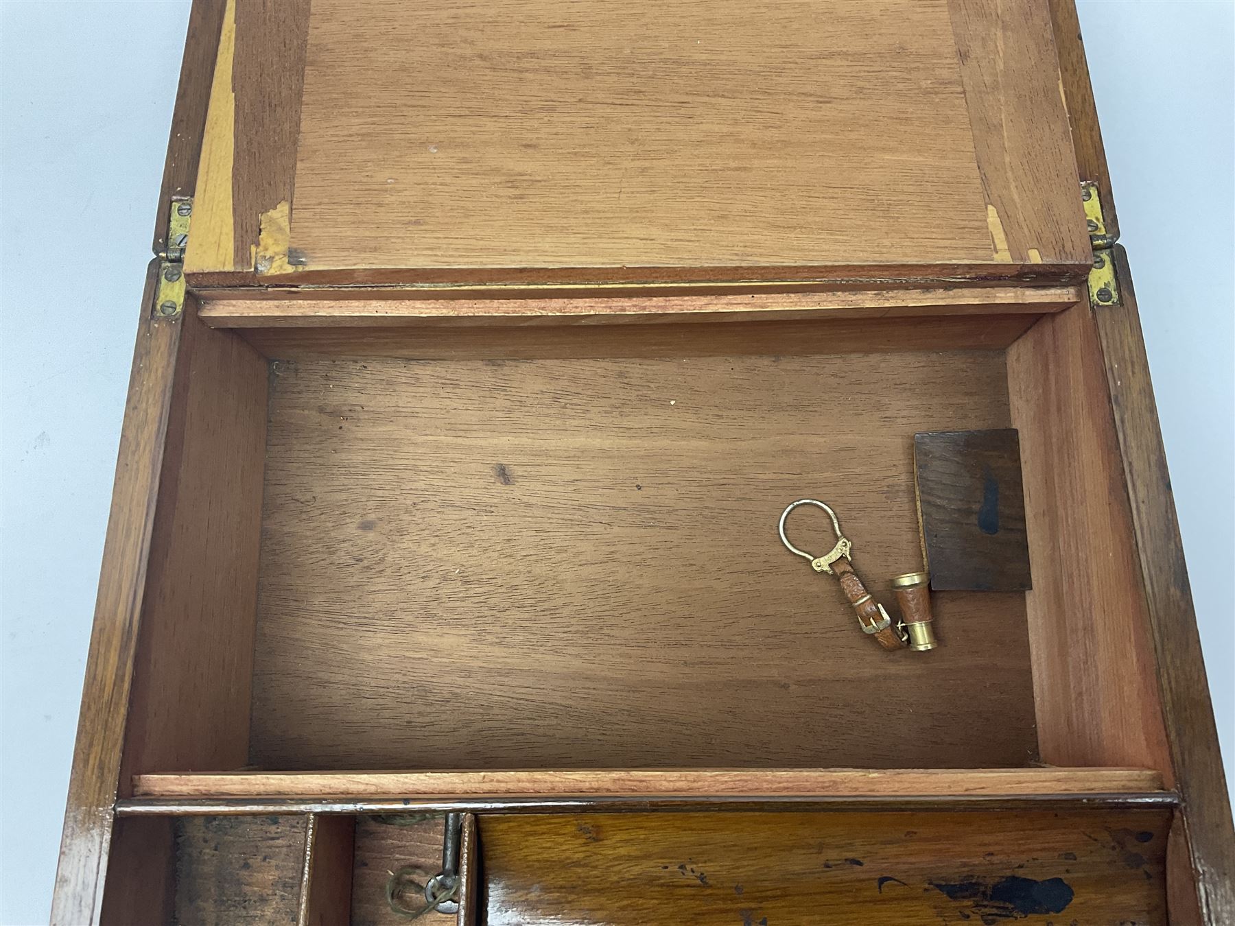 19th century walnut writing slope, the hinged lid with inlaid cartouche opening to reveal black gilt tooled leather slope and pen storage, H15cm, L30cm