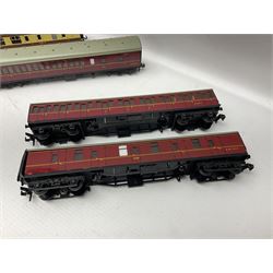 Hornby Dublo - ten passenger coaches including BR Mk.I Suburban Stock, BR Mk.I Passenger Coaches and All Brake and Stanier Stock; all unboxed (10)