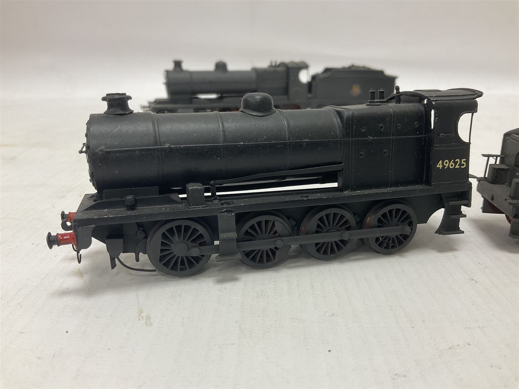 ‘00’ gauge - three kit built steam locomotive and tenders comprising LNER Class P1 2-8-2 no.2394 finished in black; Class 7F 0-8-0 no.49625 in BR black; Class O4 2-8-0 no.63800 in BR black (3) 