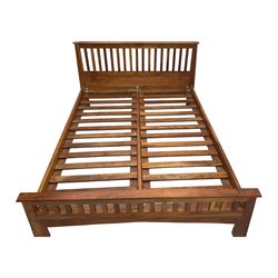 Hardwood 5' Kingsize bedstead 