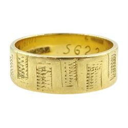 18ct gold wedding band, with engraved decoration, Sheffield 1978