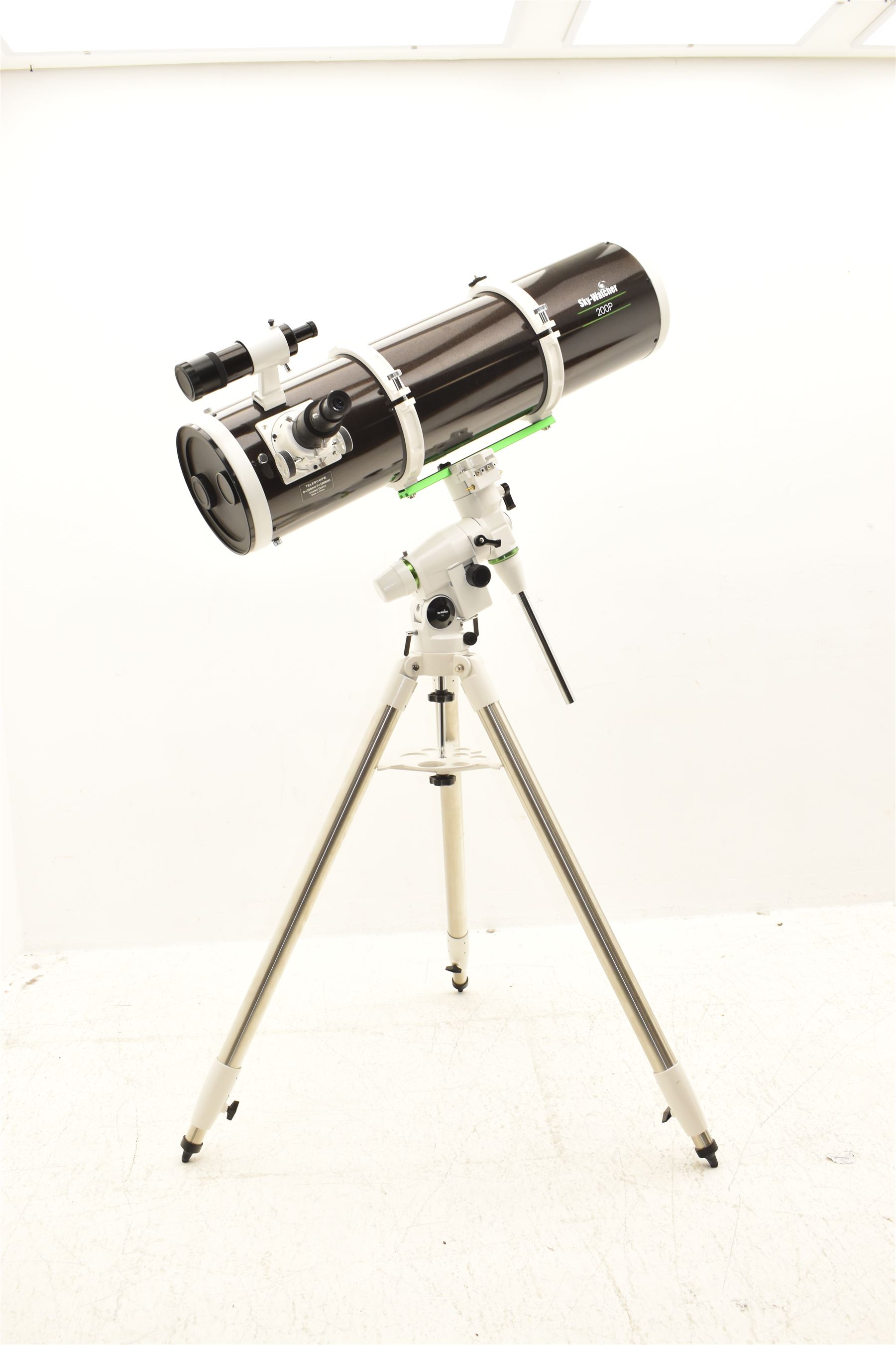 Sky Watcher 200P Newtonian 10” reflector telescope, NEQ3 tripod with counter weights, equatorial mount and finder scope, with a basic 1.25” smartphone adapter and accessories including a Super 10 long eye relief , Celestron 10mm lens, 2 x 1. Barlow lens and super 25 wide angle long eye relief lens. With assembly instruction manual and astronomical telescope user guide.