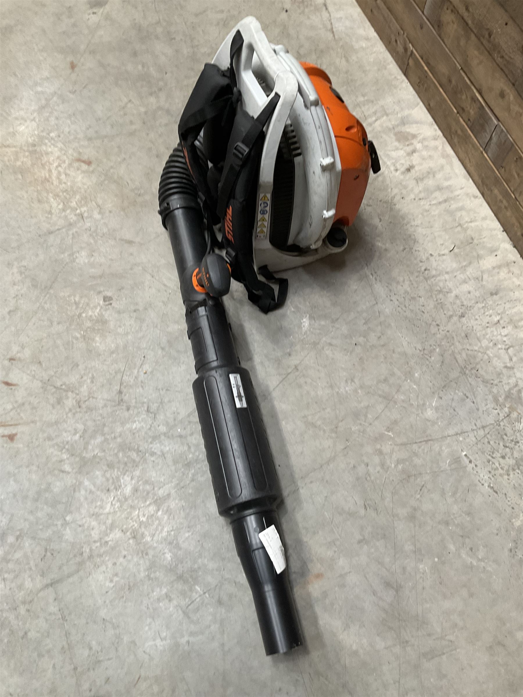 Stihl BR-500 petrol backpack leaf blower