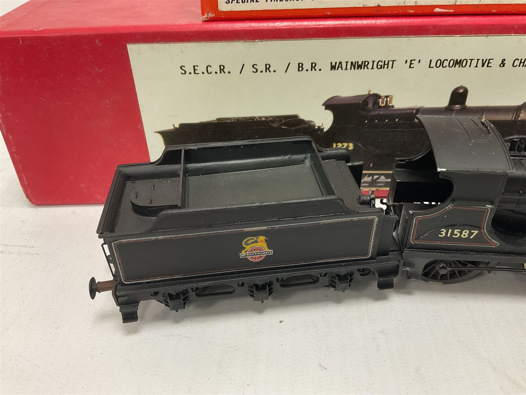 ‘00’ gauge - two kit built steam locomotives comprising Class E 4-4-0 no.31587 with tender in BR black, with South Eastern Finecast box; Class E1 Black Tanks 0-6-0T no.32147 in BR black, with Wills Finecast Box (2) 