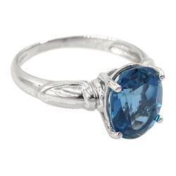 9ct white gold single stone London blue topaz ring, hallmarked, topaz approx 2.50 carat