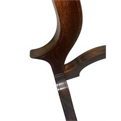 Edwardian mahogany shield-shaped dressing mirror, shaped frame with swivel function, on scroll supports connected by curved stretcher 