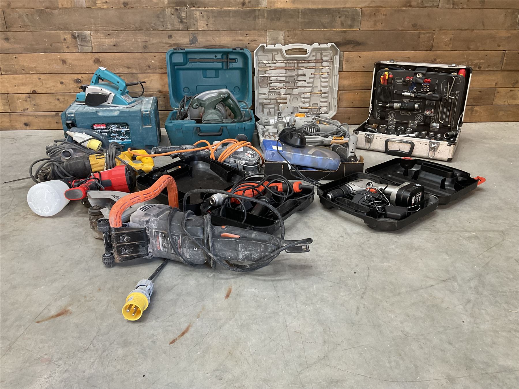 Various building tools to include, DeWalt reciprocating saw, Bosch planer, Titan SDS drill, Black & Decker drills, Evolution 110V saw, fitted tool case, Dremel and other tools