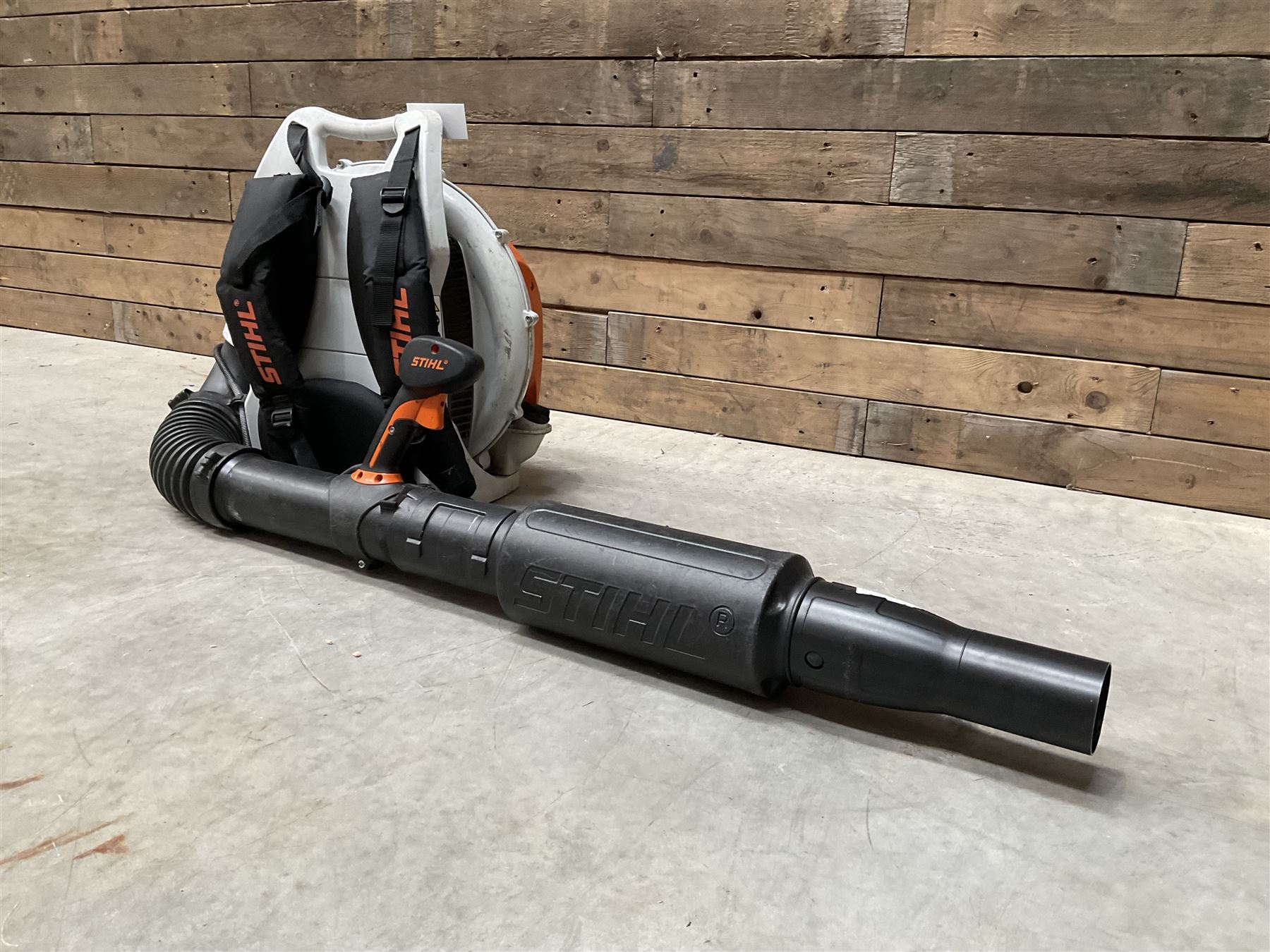 Stihl BR-500 petrol backpack leaf blower