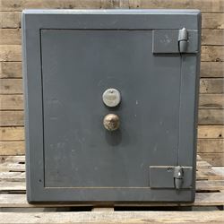 Chatwood cast iron safe with keys