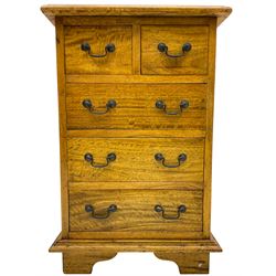 Small 20th century Georgian design chest, fitted with two square over three long drawers, lower moulded edge over bracket feet