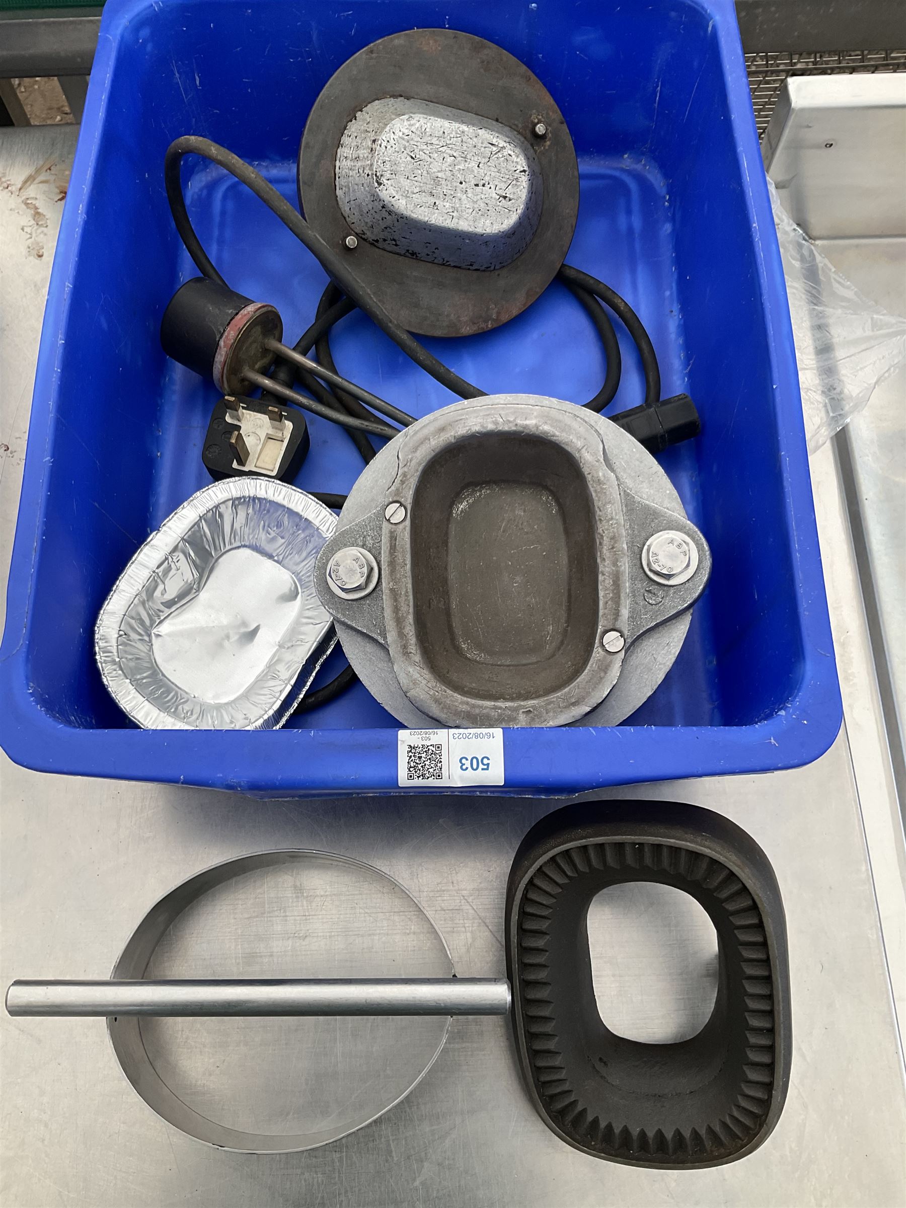 Individual heated steak pie die, base maker and lidder with pastry cutter - THIS LOT IS TO BE COLLECTED BY APPOINTMENT FROM DUGGLEBY STORAGE, GREAT HILL, EASTFIELD, SCARBOROUGH, YO11 3TX