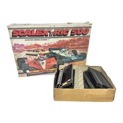 Scalextric 500 C538 set with C136 Ferrari 312 T3 and C135 Tyrell 008 cars in original box, with a quantity of extra track to include curved chicane track in original box and loose 