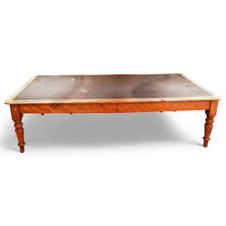 Large Victorian satin walnut library table, moulded rectangular top with rounded corners and inset leather, fitted with two end drawers, on turned supports 