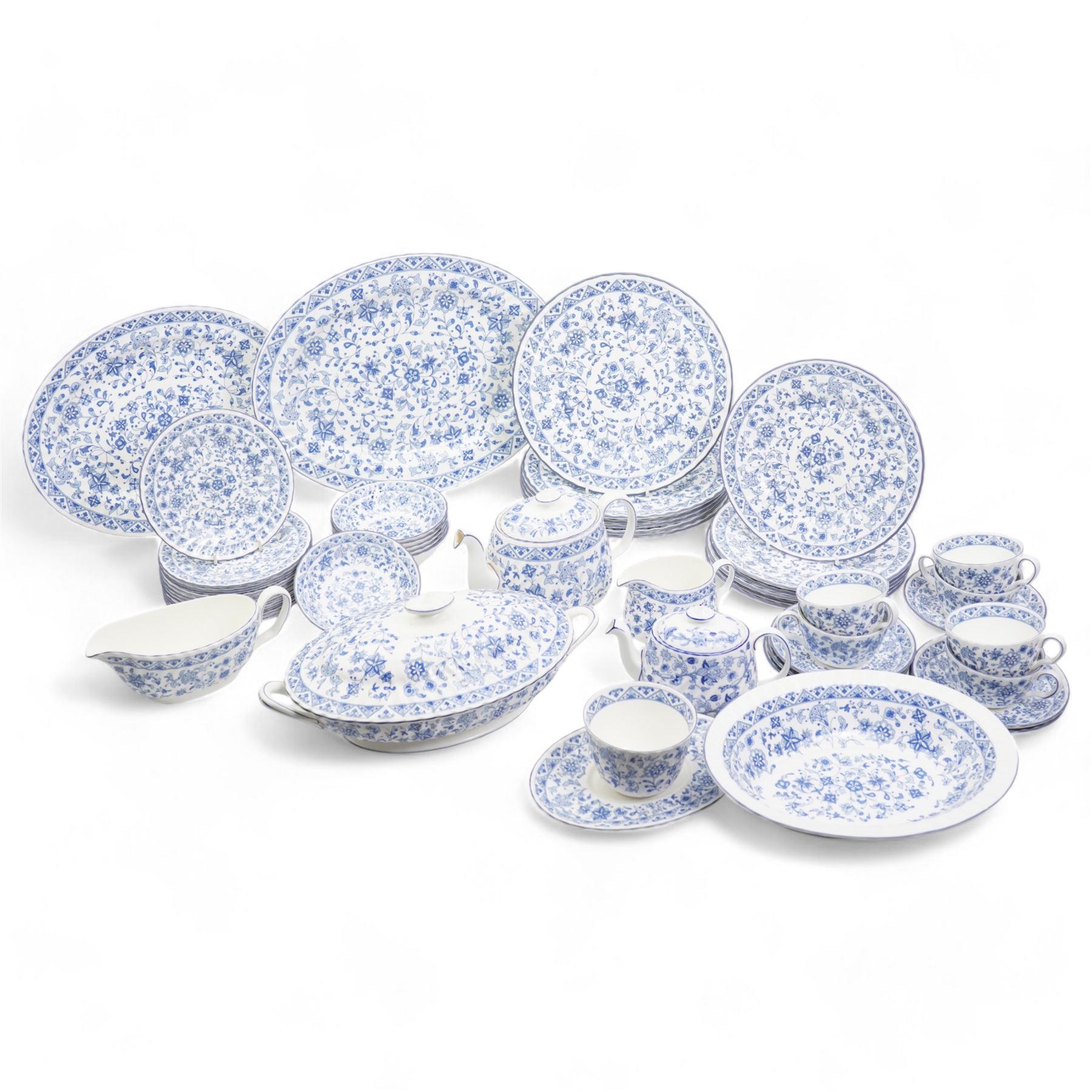 Minton Shalimar pattern dinner and tea service for six, including six additional tea plates