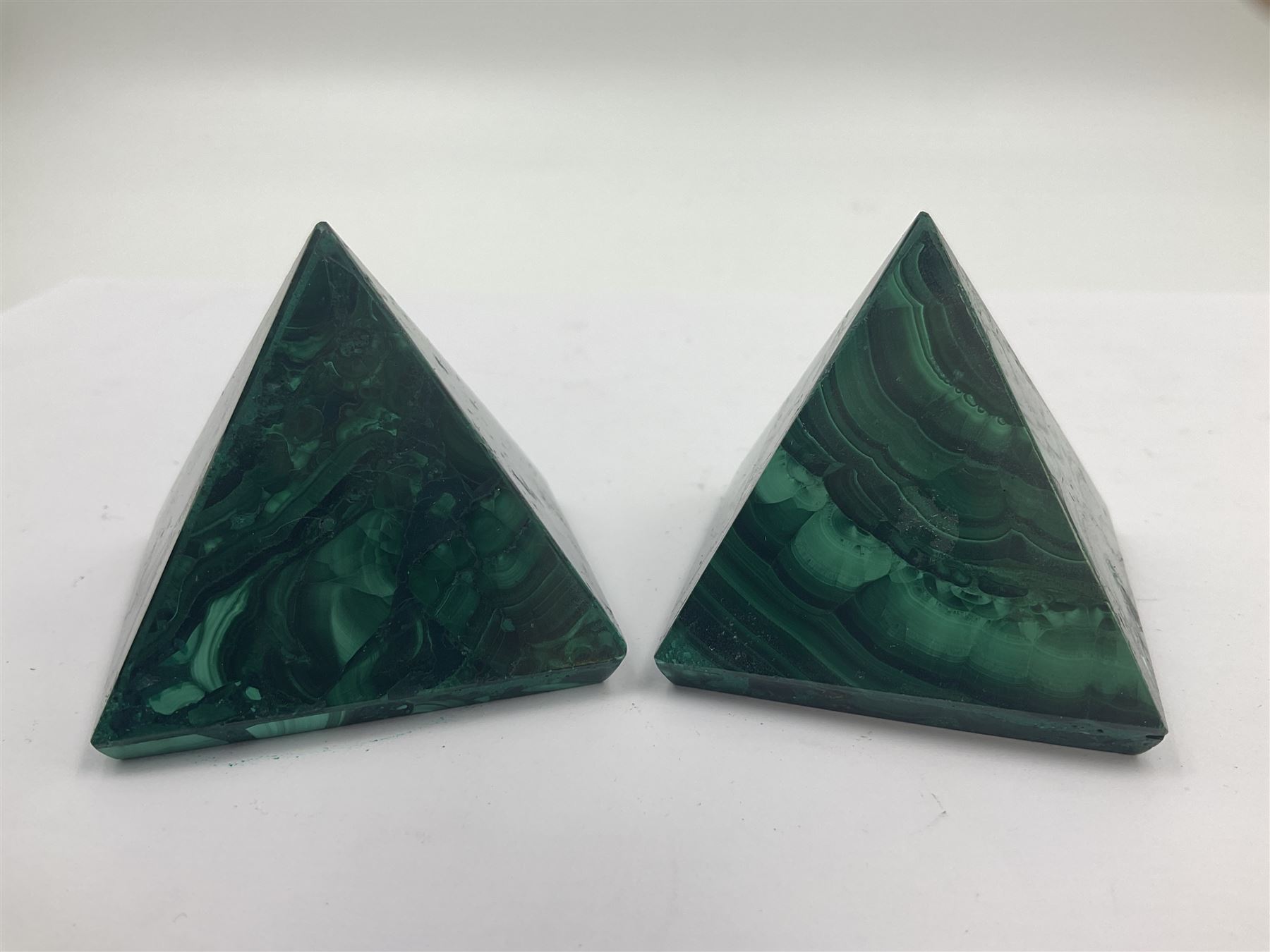 Pair of malachite pyramids, H5cm