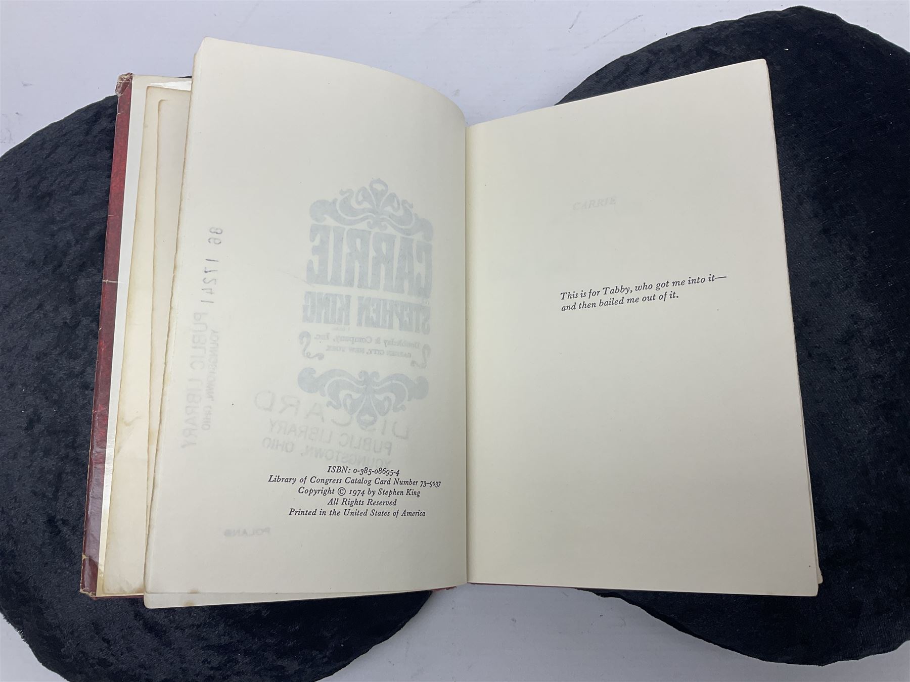 Stephen King; Carrie, Doubleday & Company, New York 1974 and Carrie, New English Library, Kent 1974 