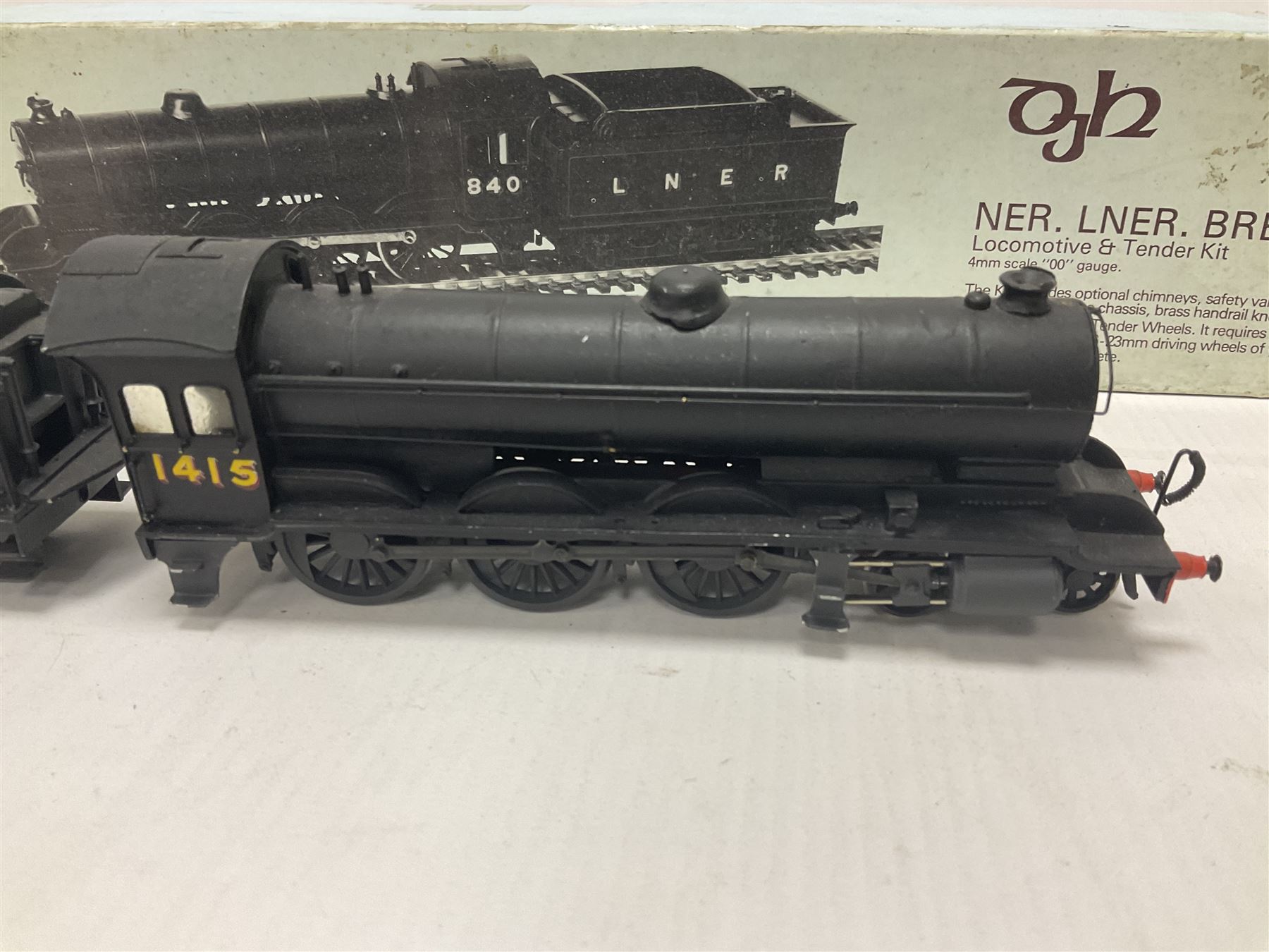 ‘00’ gauge - kit built NER.LNER.BRB16 4-6-0 steam locomotive and tender no.1415 finished in LNER black with DJH Models box; together with a further kit built B16 Class 4-6-0 steam locomotive and tender no.61476 finished in BR black (2) 