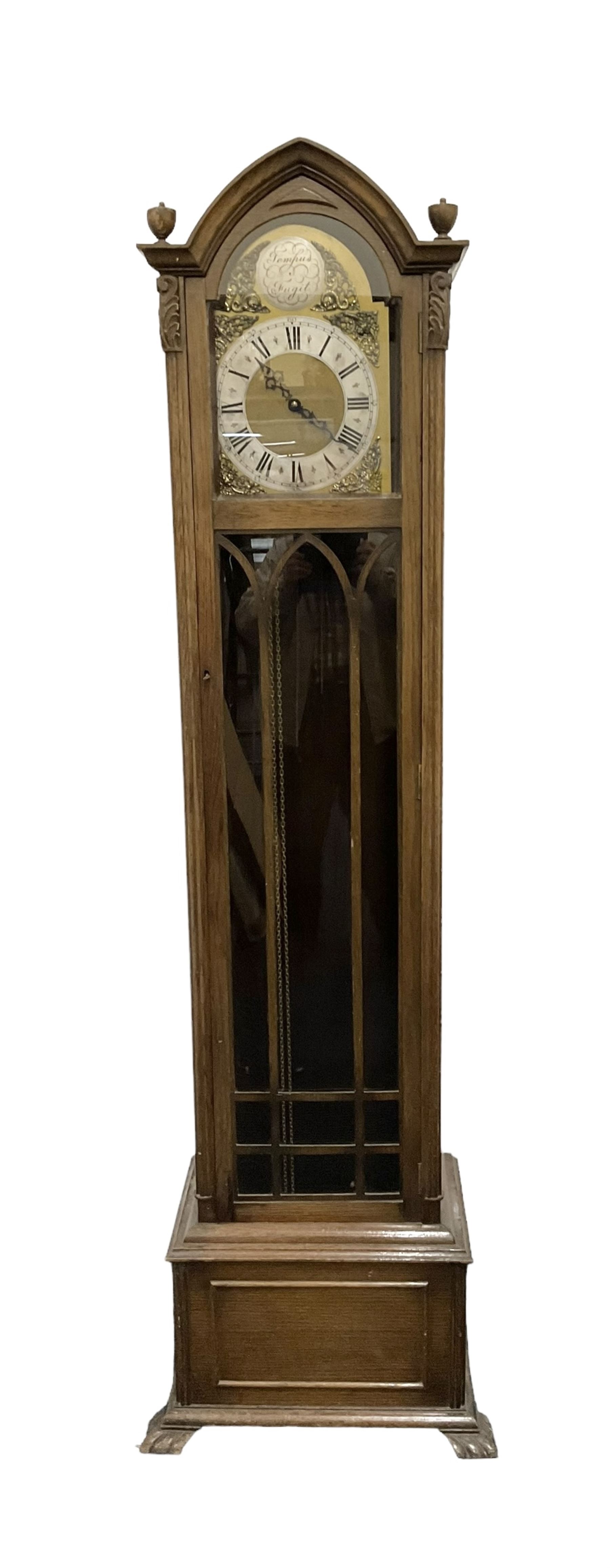 20th century granddaughter clock in an oak case.