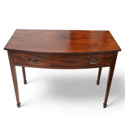 19th century mahogany bow-fronted side table, reeded top over single drawer, on square tapering supports with spade feet