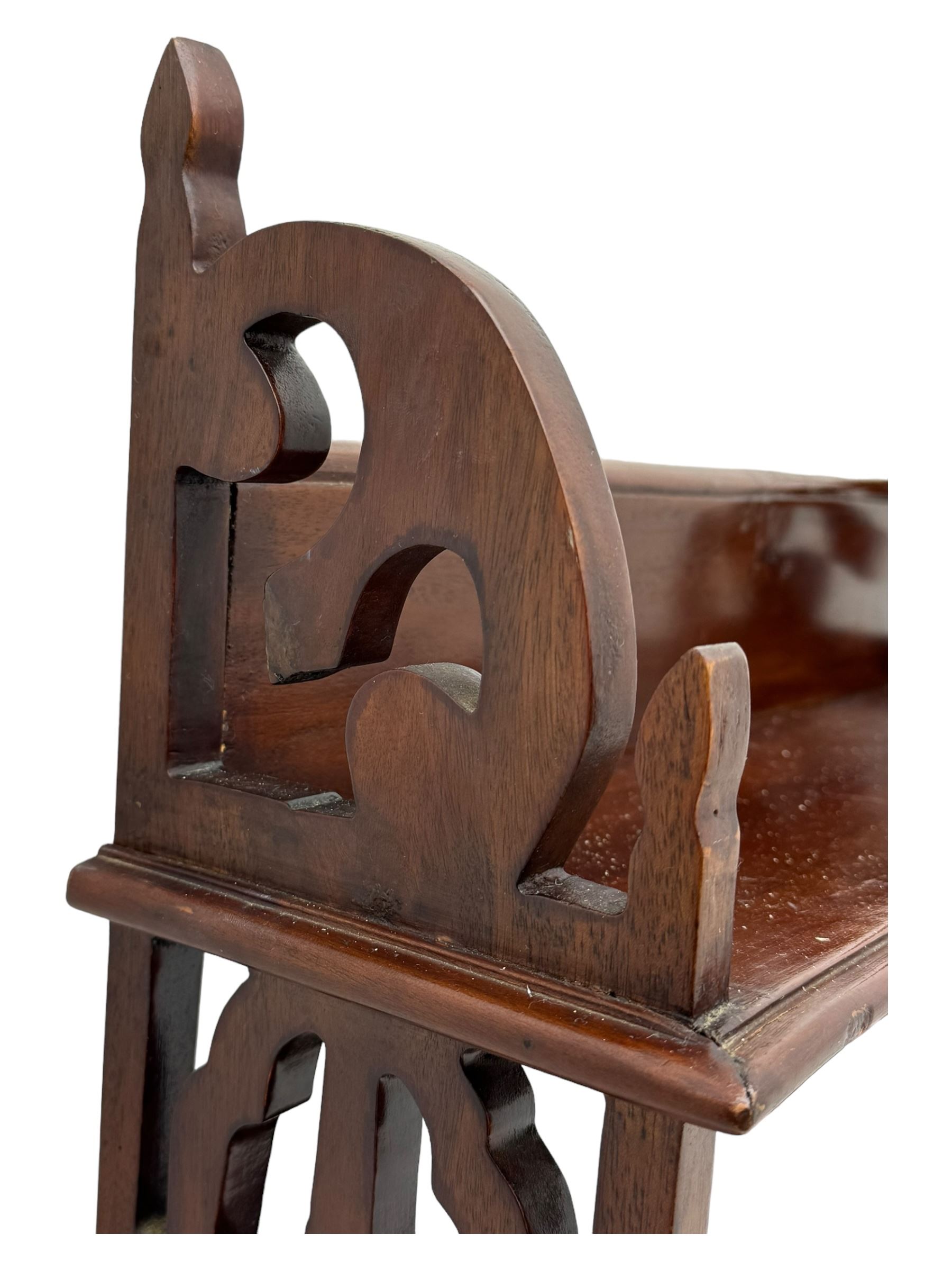 Georgian design mahogany open bookcase, fitted with three open shelves flanked by pierced uprights, with four drawers to the base with scalloped apron