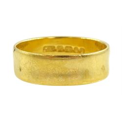 22ct gold wedding band, London 1965