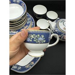 Wedgwood Blue Siam pattern tea and dinner service, including teapot, milk jug, open sucrier, six teacups and saucers, six dinner plates etc 