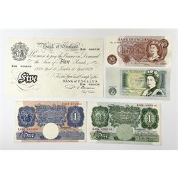 Bank of England Beale white five pound note 'N08' 'London 11 April 1949', Peppiatt emergency issue one pound 'E91E', O'Brien Series A Britannia one pound note 'A52L' and two other banknotes