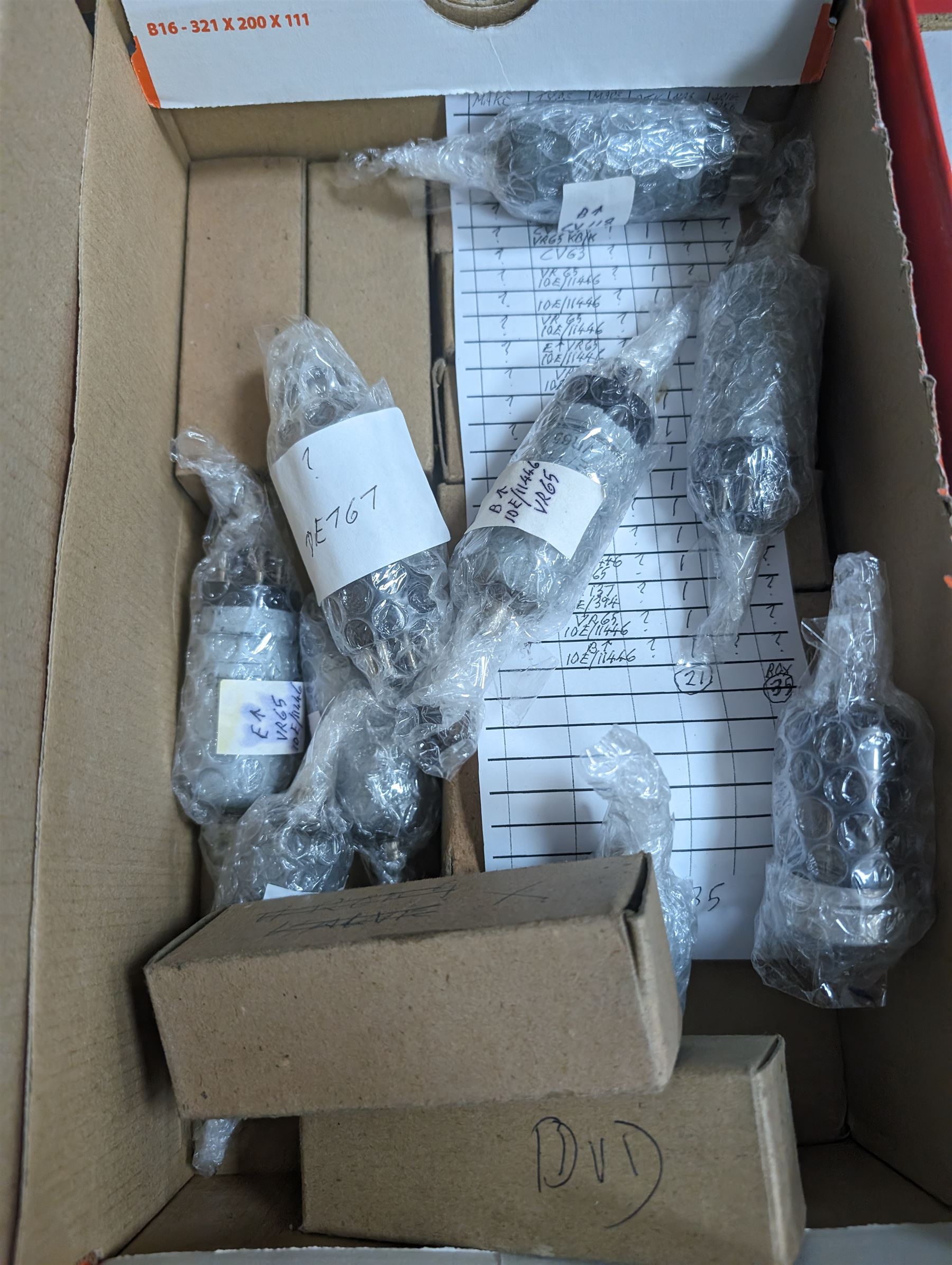 Large collection of thermionic valves/vacuum tubes by various makers including Mullard, including boxed examples and bubble wrapped examples 