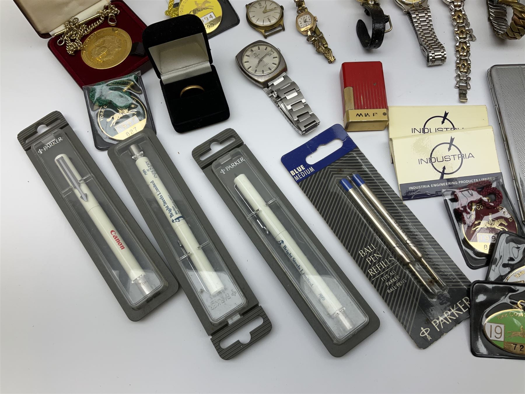 Collection of watches, including Pulsar, Seiko, Cartier, together with Henry Morell cufflinks, cigarette cases, and a group of Parker pens. 