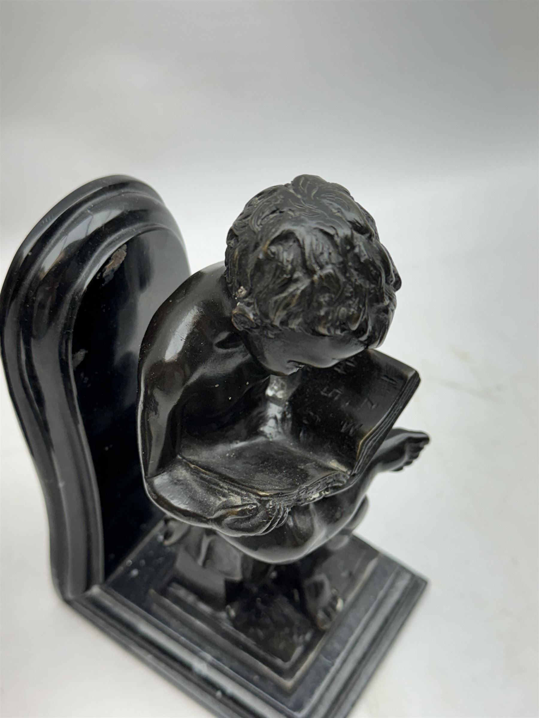 Pair of marble and bronzed bookends, modelled as putti reading, H22cm