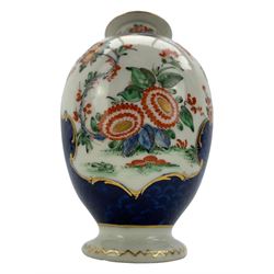 18th century Worcester tea caddy, of oval form and painted in the Kakiemon palette with reserves of flowers against a blue scale ground, H14cm together with a similar Worcester circular dish, painted with floral sprays, within a scalloped edge, blue crescent mark beneath, D19cm (2)