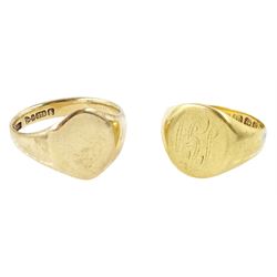 Early 20th century 18ct gold signet ring, with monogrammed initials, Birmingham 1915 and a...