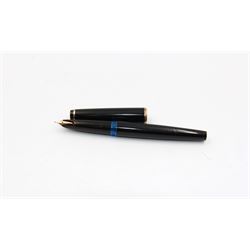 Montblanc 32 fountain pen, in black finish, with 14ct gold nib stamped 585