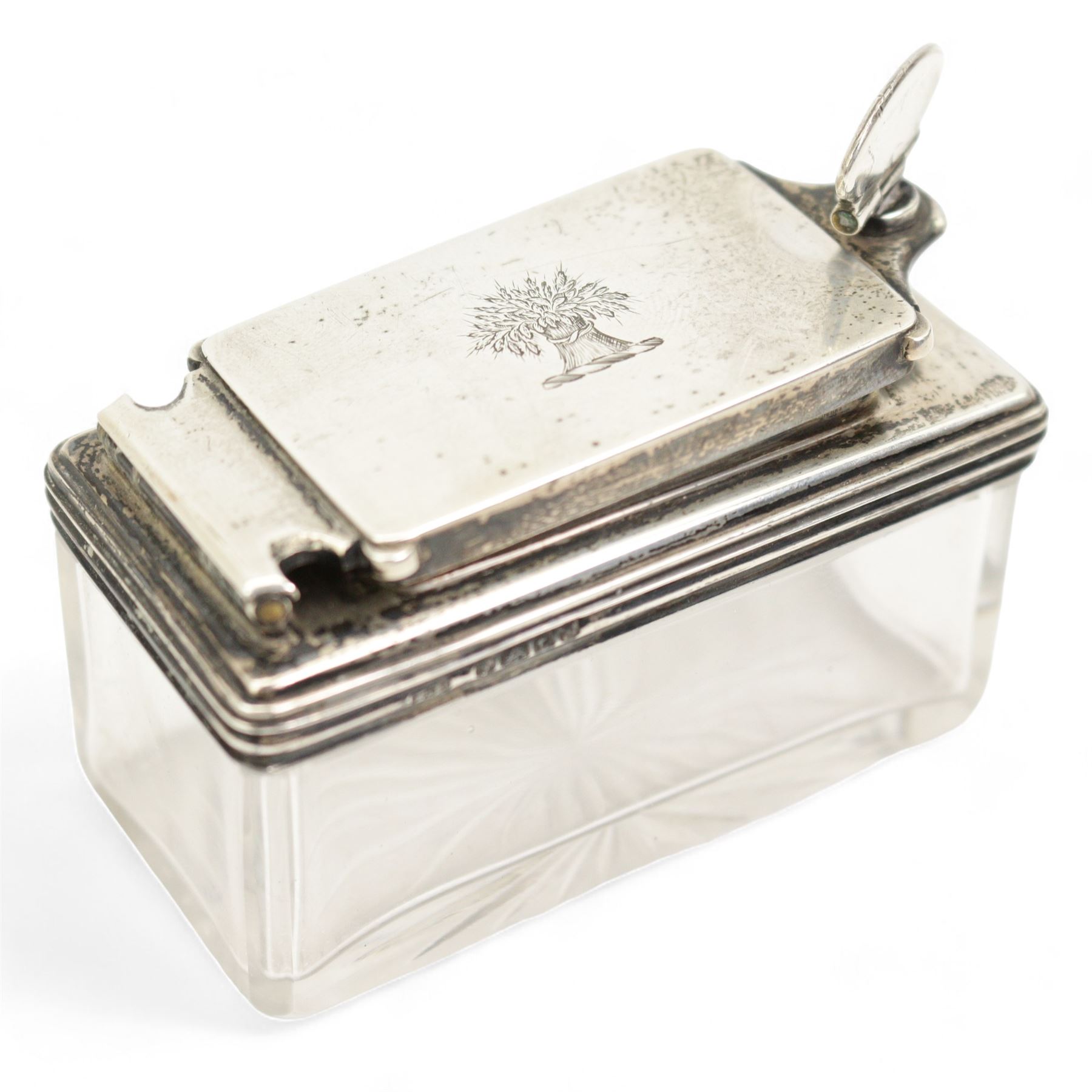 William IV silver rectangular travelling inkwell, the lid with engraved wheatsheaf crest, London 1834 makers mark T.D, 