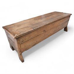 Large 18th century elm pegged and boarded dough bin, three plank top with cleated ends, tapered form with out splayed angular feet