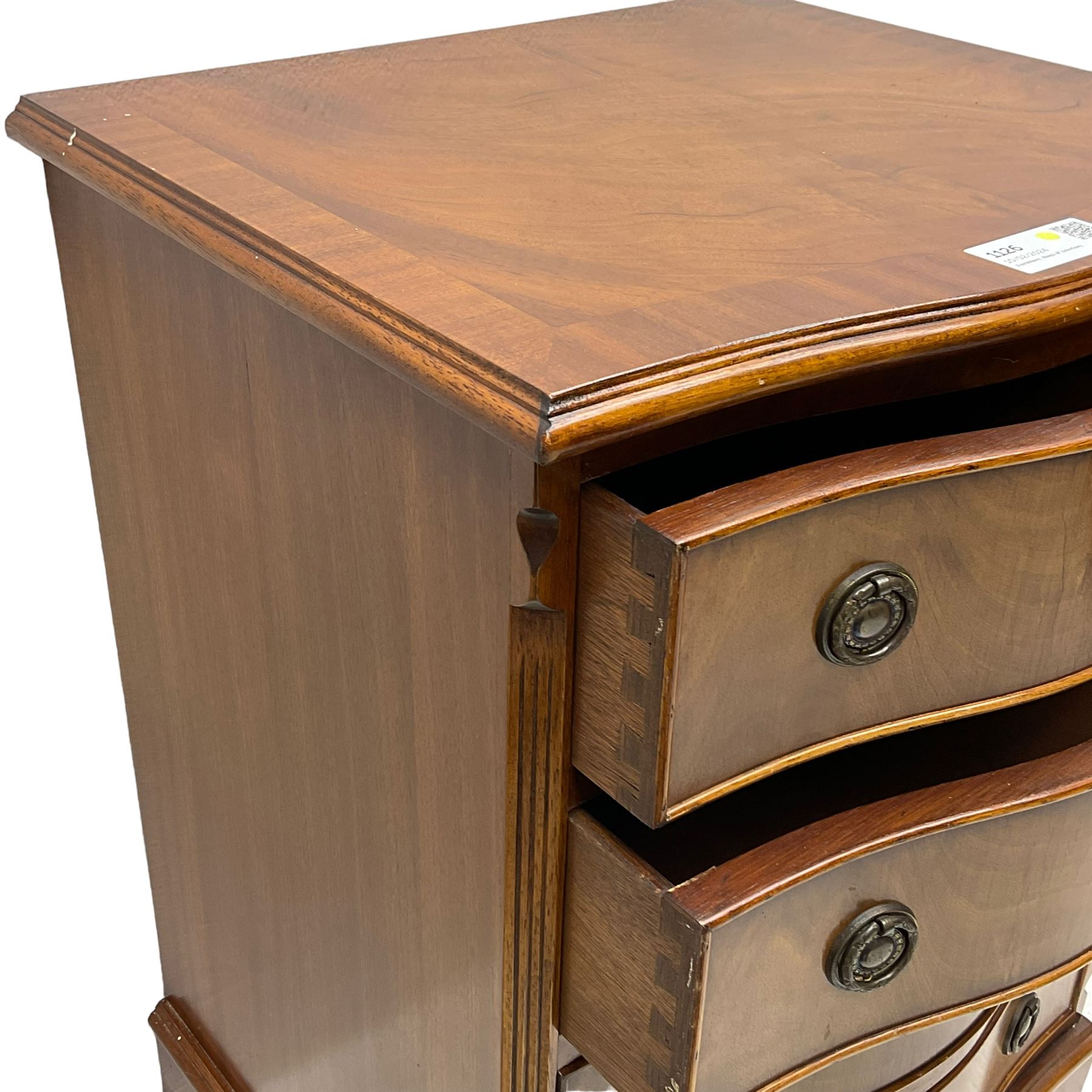 Small Georgian design mahogany serpentine chest, moulded top over four cock-beaded drawers, on bracket feet