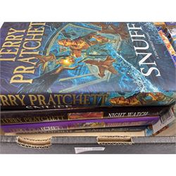 Quantity of Terry Pratchett books to include paperback and hardback examples