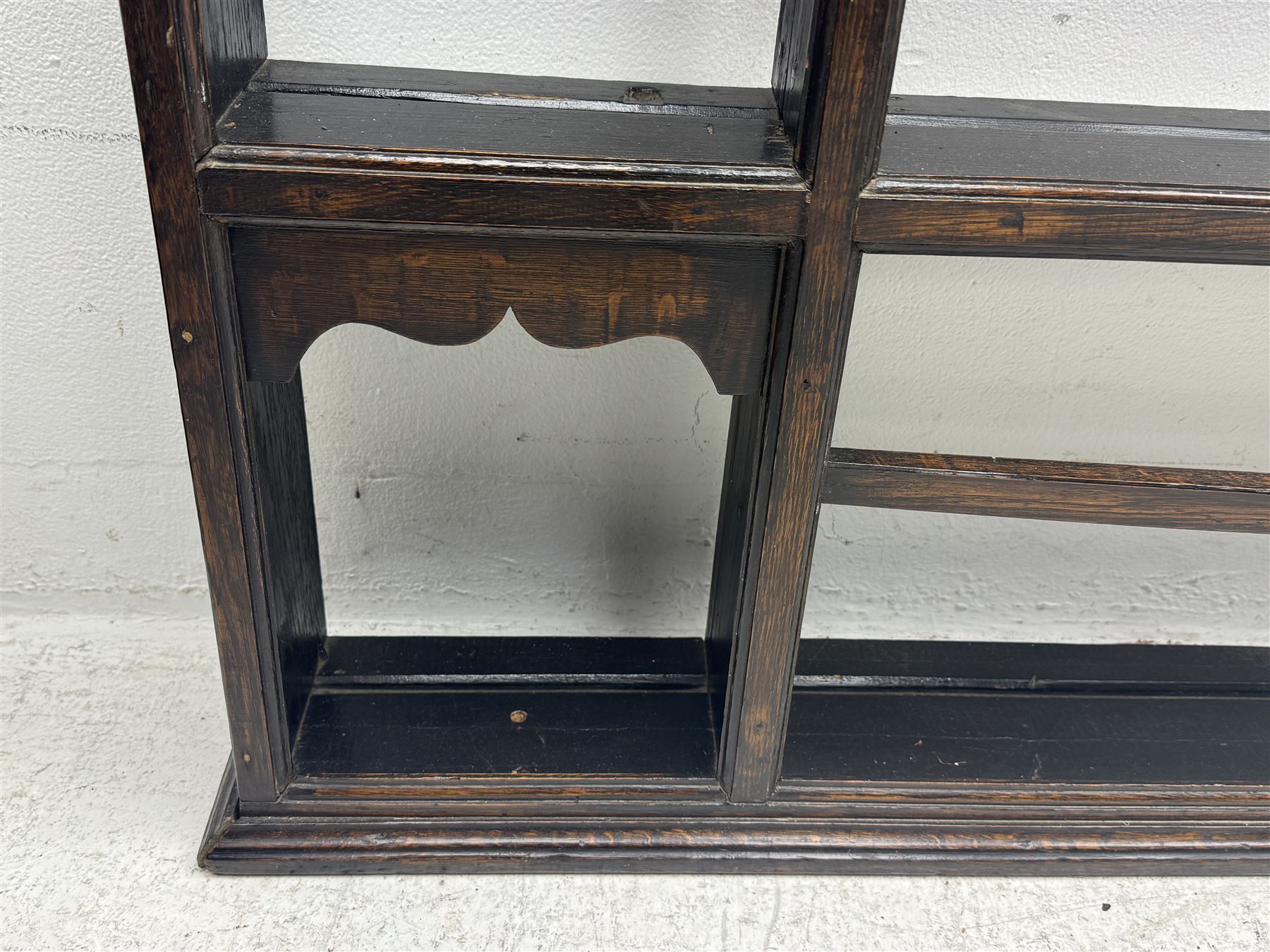 19th century oak delph rack, moulded cornice over four shelves 