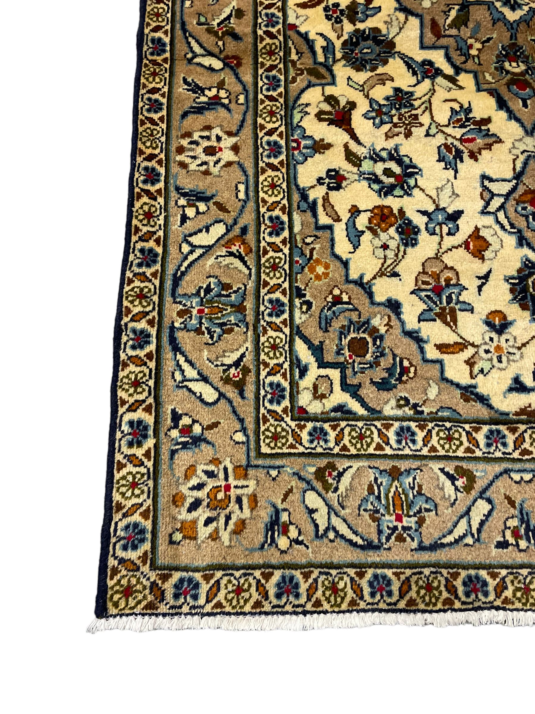 Small Persian Kashan rug, the field decorated with central medallion surrounded by stylised plant motifs, guarded border decorated with floral motifs and trailing leafy branch