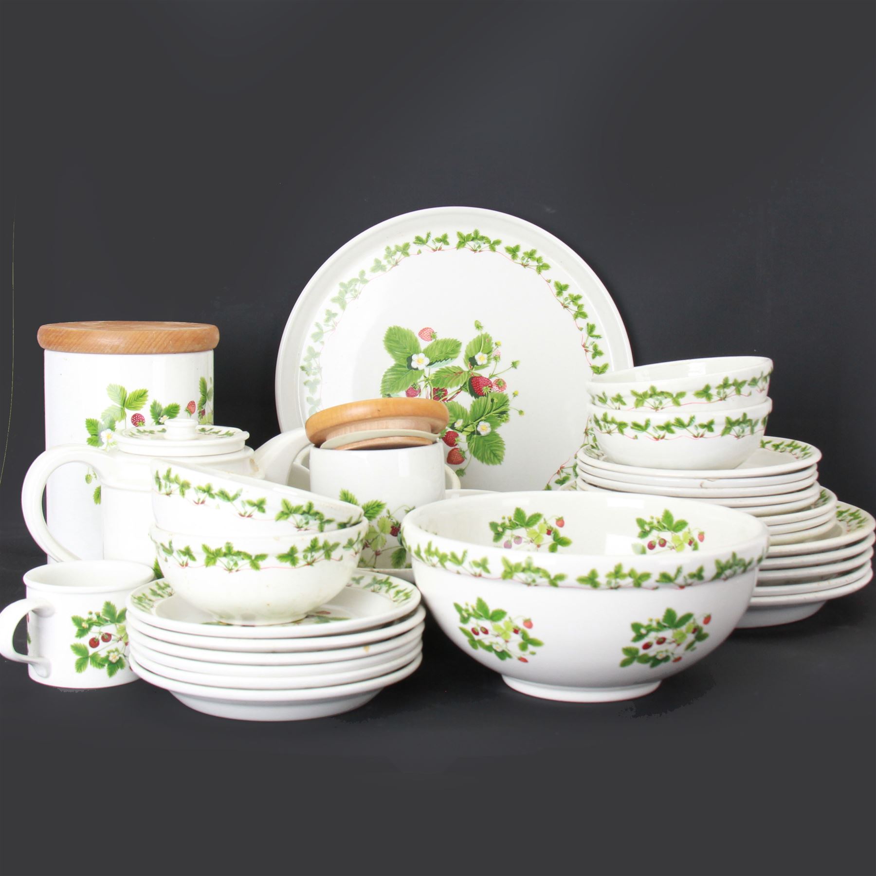 Portmeirion Summer Strawberry pattern tea and dinner service, including teapot, five dinner plates, covered sucrier etc  