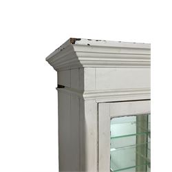 Edwardian white painted display case, single glazed door enclosing five glass shelves, mirror back to interior