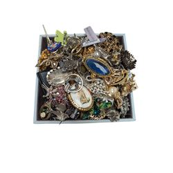 Large collection of costume brooches, including vintage, animal and novelty examples