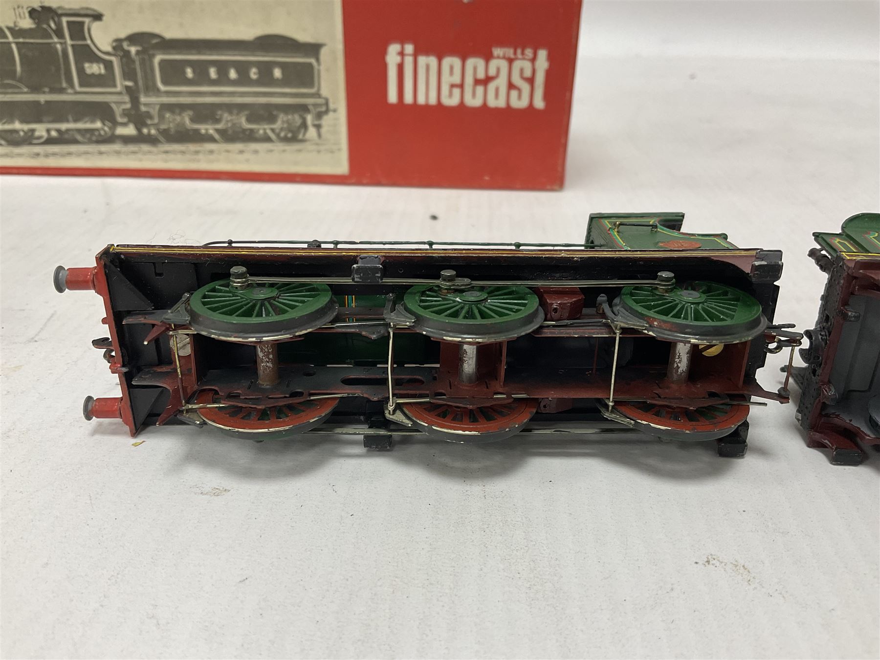 ‘00’ gauge - two kit built locomotive and tenders comprising SR Wainwright Class C 4-4-0 no.115 finished in SE&CR green; SR Wainwright Class D 4-4-0 no.31750 finished in BR black; both with Wills Finecast boxes (2) 