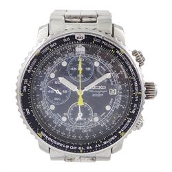 Seiko Flightmaster gentleman's stainless steel chronograph quartz wristwatch, Cal. 7T62, on original stainless steel bracelet, with fold-over clasp, boxed with additional links, papers and guarantee card dated 1/4/6