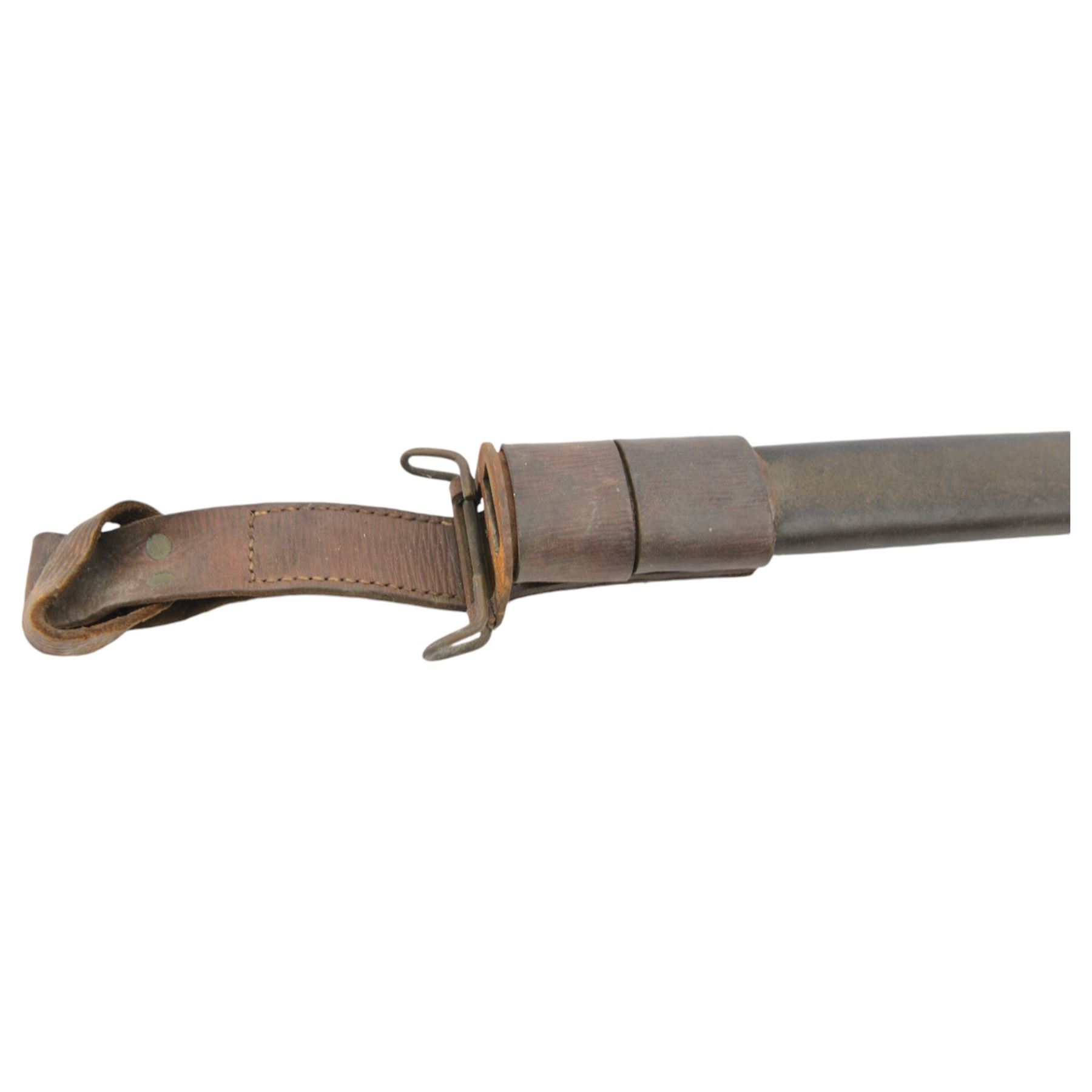 WWI American Remington bayonet single fullered steel blade inscribed 1917, Us, in scabbard with leather frog, L60cm