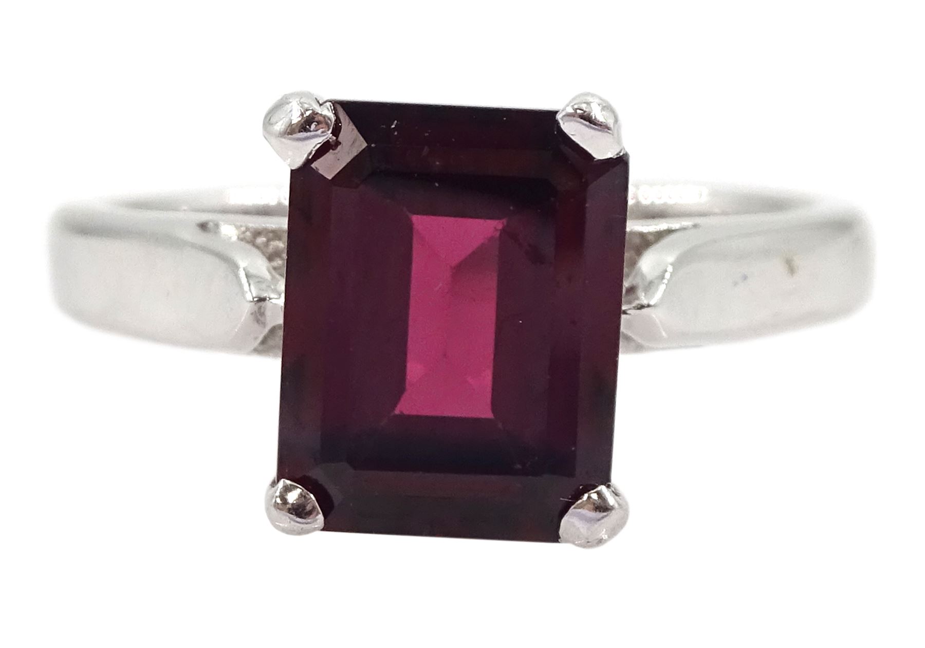 9ct white gold single stone rhodolite garnet ring, hallmarked, garnet approx 2.50 carat